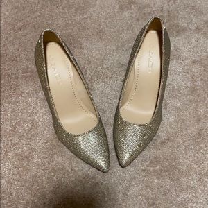 Coach Addie Gold Pump size 7